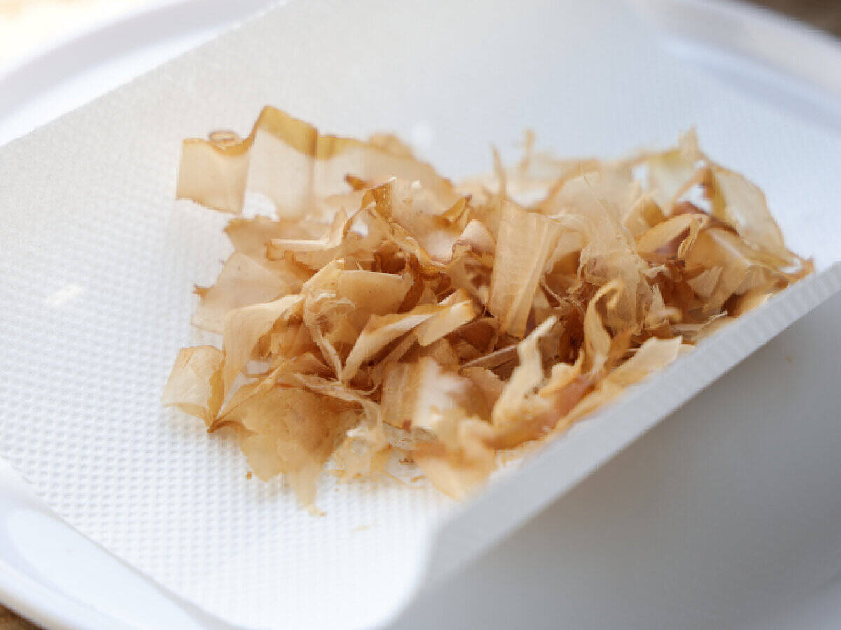 「新玉ねぎあるうちは毎日食べたい！」「助けて…お箸が止まらない」おかかとクリチの新玉サラダ