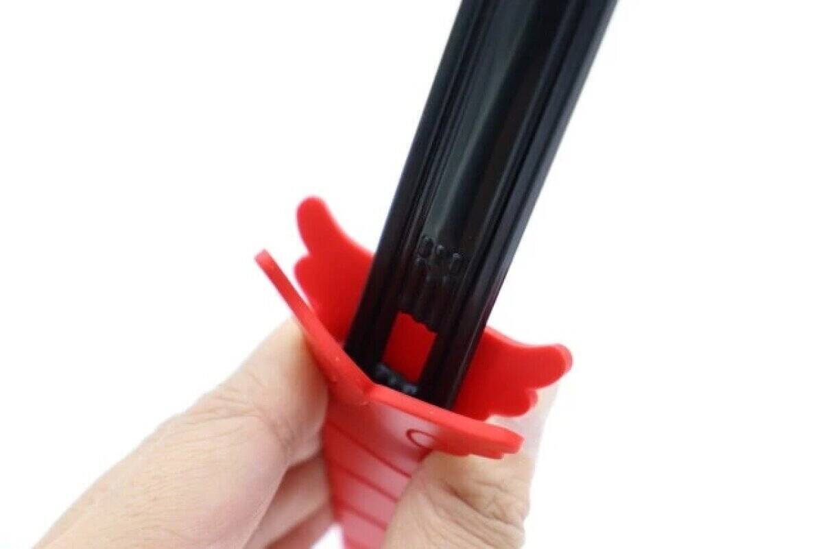 発想力に拍手喝采！「立てればいいのか…」持て余しがちな缶バッジを活用できる100均グッズ