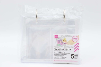 100均にいいもの出てるよ～！「めくれるって斬新！」アルバムとスタンドが一体になったグッズ