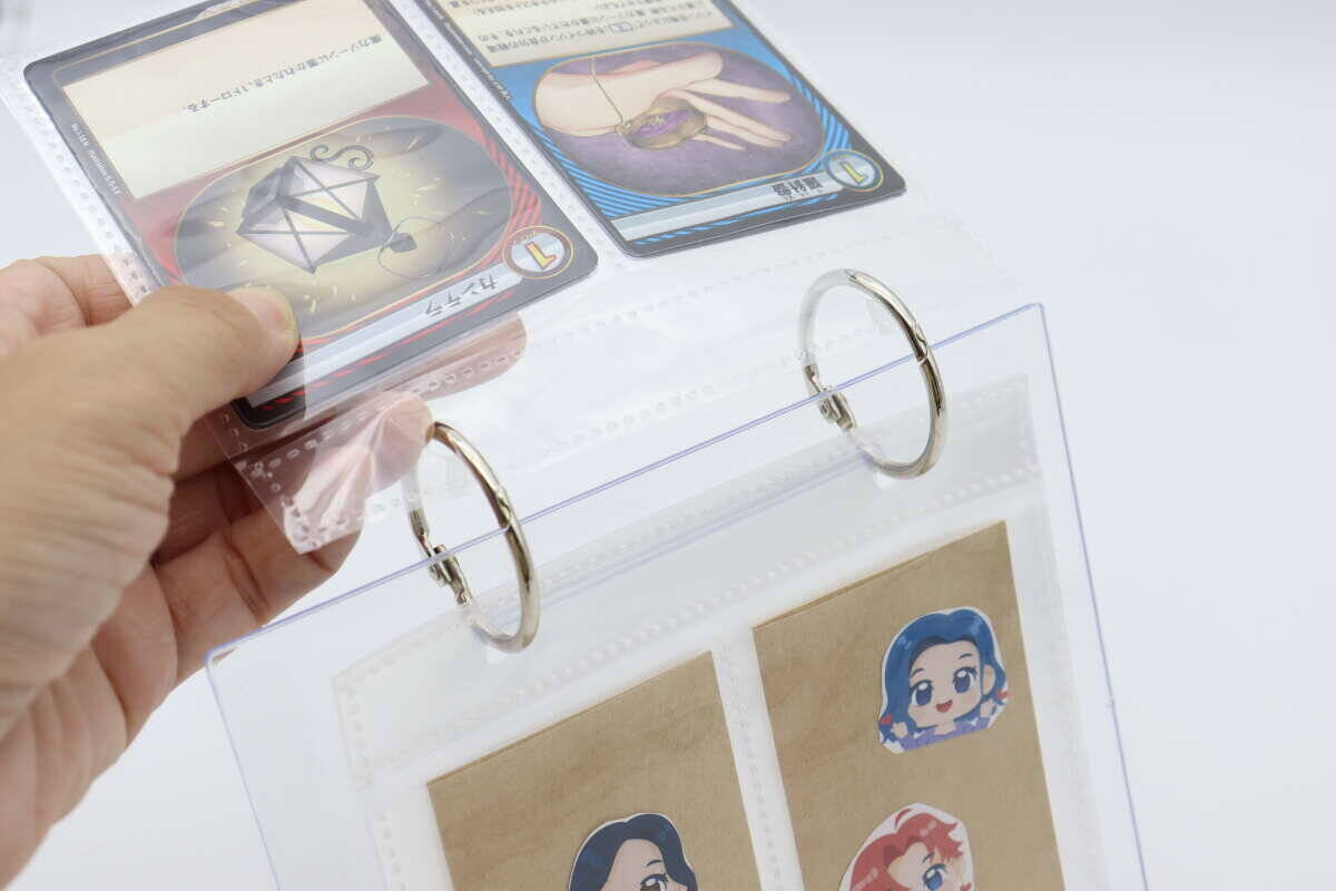 100均にいいもの出てるよ～！「めくれるって斬新！」アルバムとスタンドが一体になったグッズ