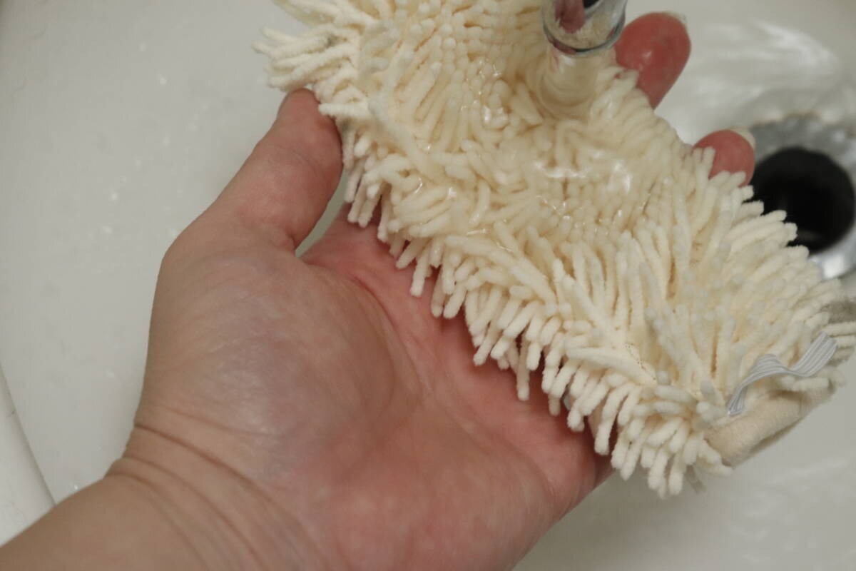 2WAYで使えて長さも変えられる！繰り返し使える100均の優秀お掃除モップ