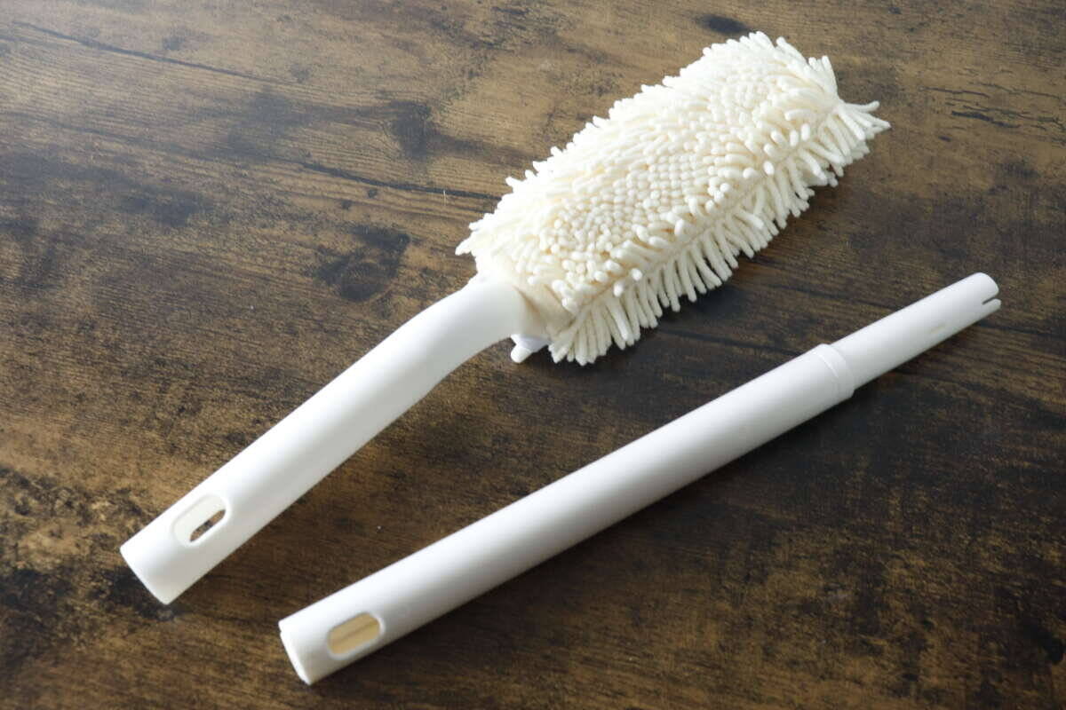 2WAYで使えて長さも変えられる！繰り返し使える100均の優秀お掃除モップ