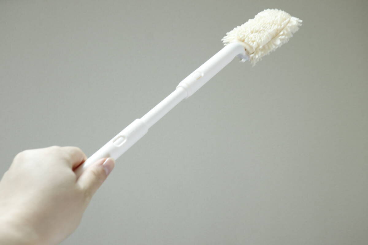 2WAYで使えて長さも変えられる！繰り返し使える100均の優秀お掃除モップ