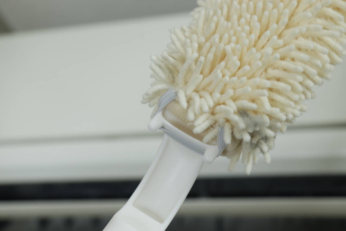 2WAYで使えて長さも変えられる！繰り返し使える100均の優秀お掃除モップ