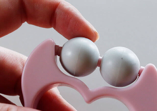 ダイソーで何気なく買ったら沼だった…ポーチに入れて常に持っておきたい！癖になる癒しグッズ