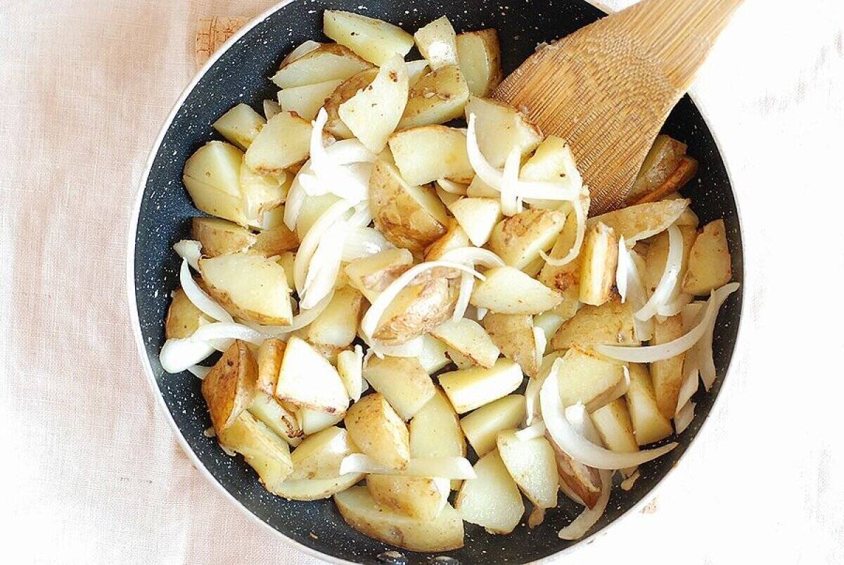 ポテサラは焼くのが正解だった！？カリッとほくほく！新じゃがの焼きポテトサラダのレシピ