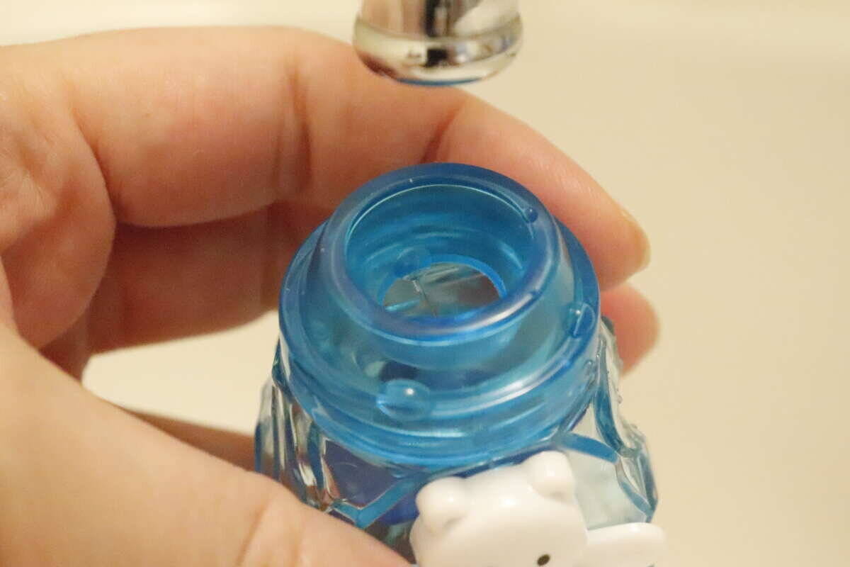 100均で見つけた珍グッズ「水を流すたびフフッ…ってなる」「ノリが良すぎて困惑」