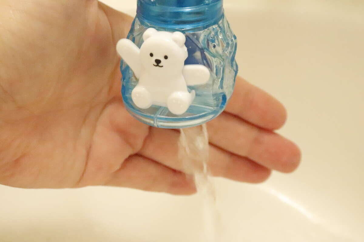 100均で見つけた珍グッズ「水を流すたびフフッ…ってなる」「ノリが良すぎて困惑」