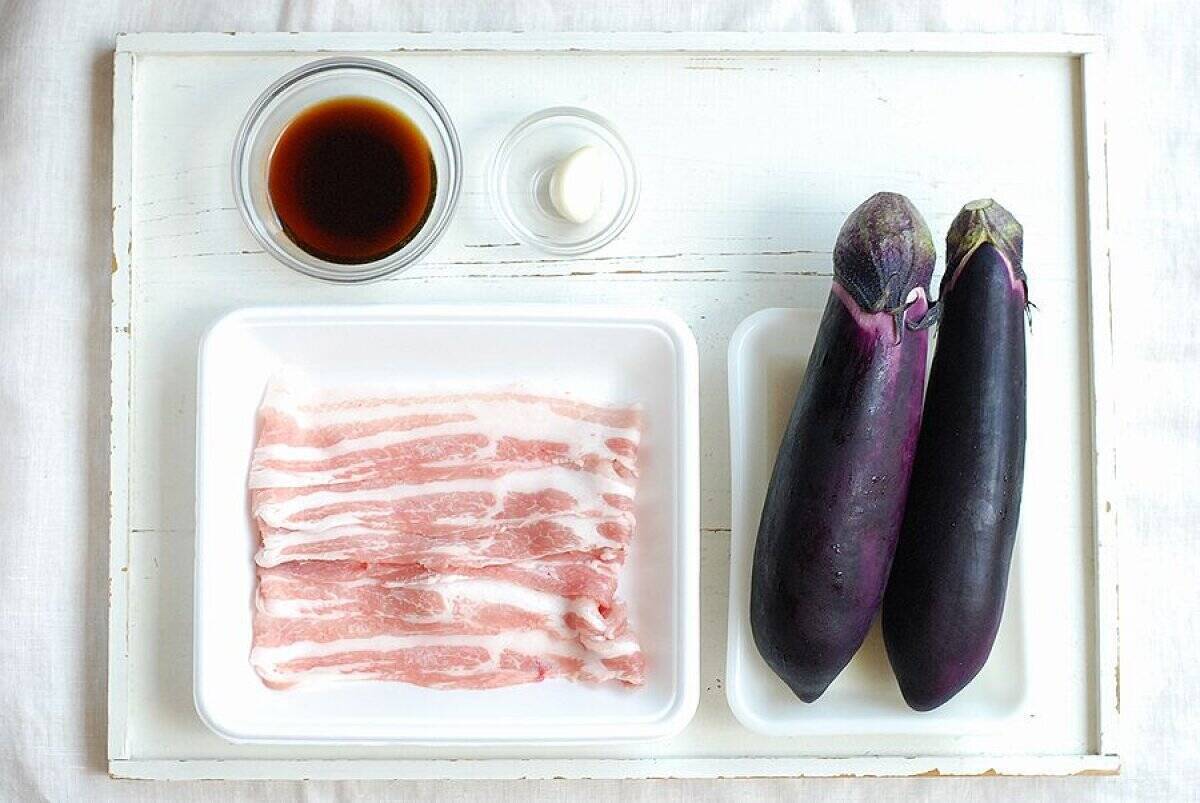 フライパンひとつでとろっと柔らか！暑い日もさっぱり！なすと豚バラのやみつきポン酢炒め