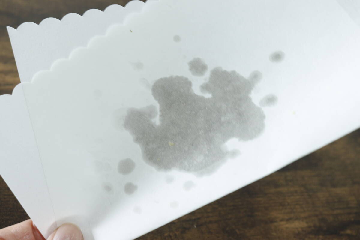 100均の“噂の紙”が凄すぎた！「こんなに吸収するの！？」クオリティも抜群な優秀商品