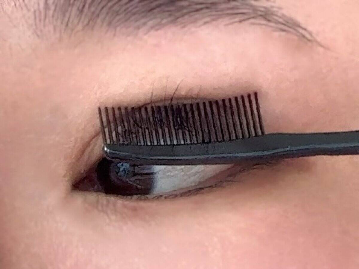 100均で買い替えて大正解！「正直金属製は苦手だった…」持ち運びにも便利なメイクグッズ