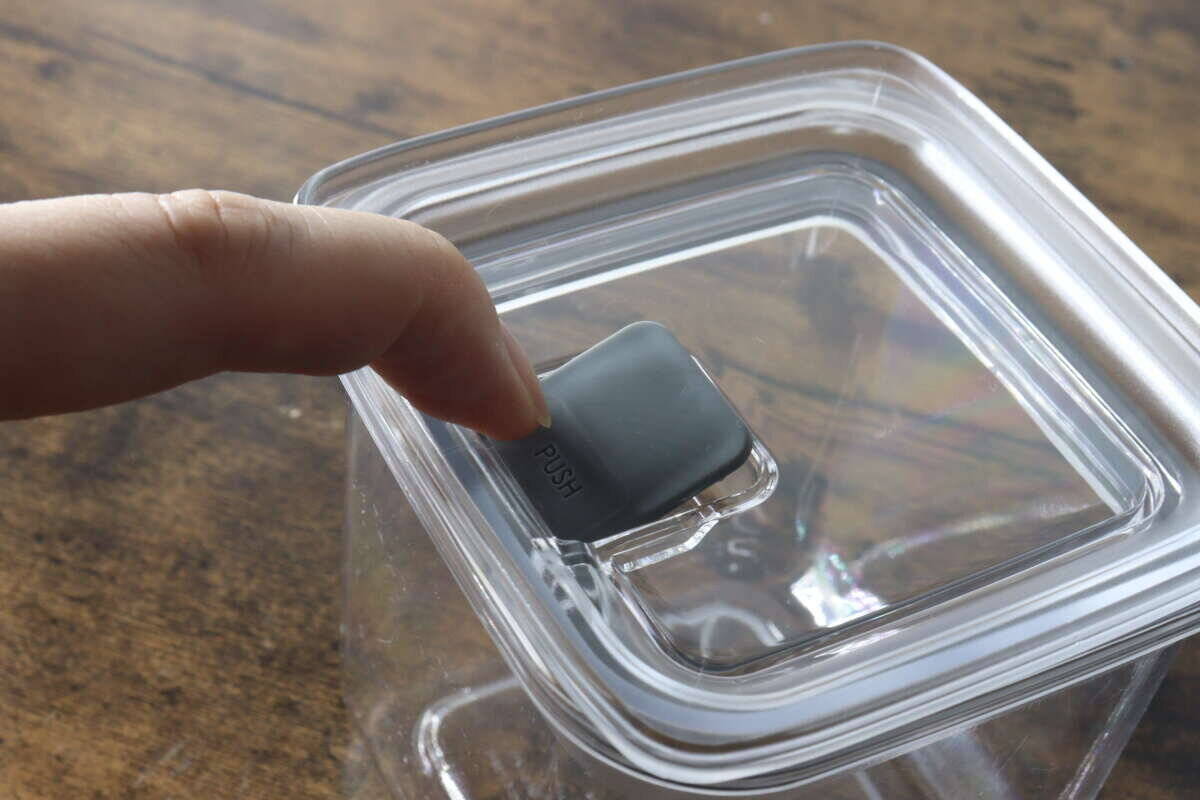 100均で200円！「調味料や粉モノの収納に困ってる人に教えたい…」優秀な保存容器