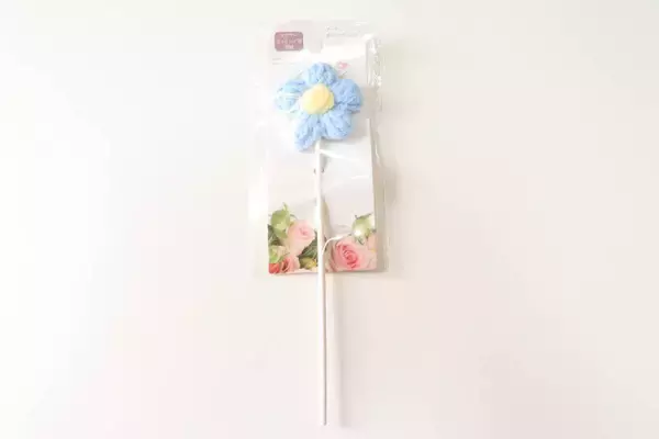 お洒落だわ～！自分用にも欲しくなる♡100均の毛糸でできた枯れないお花