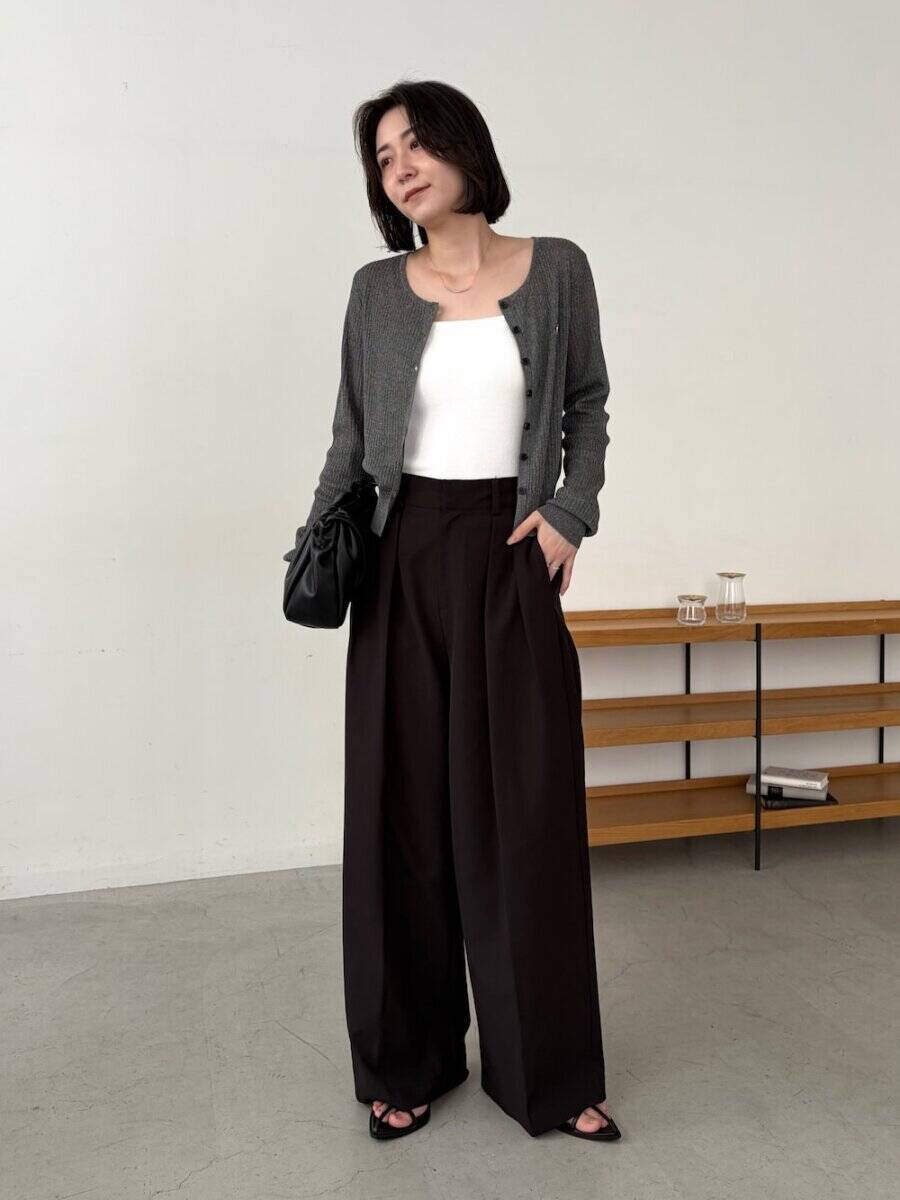 夏コーデは「黒パンツ」を味方につける♡体型カバーしながらこなれ見え！大人のお手本スタイル