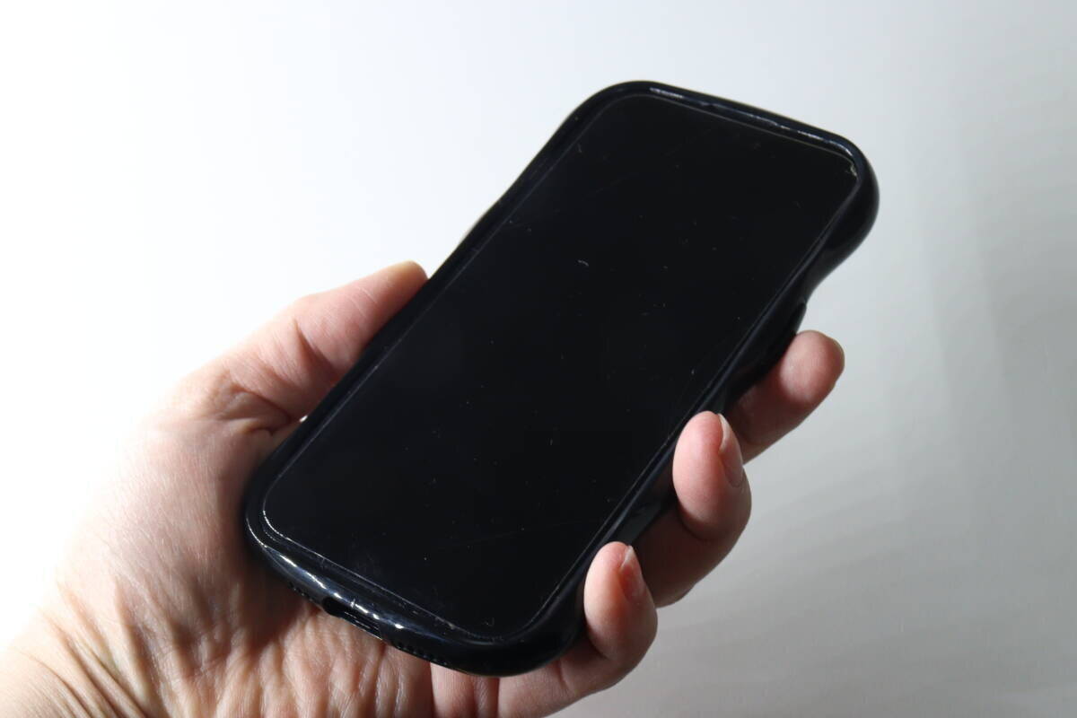 300円だけど…むしろお得に感じるわ～！快適性が爆上がりする！スマホケース