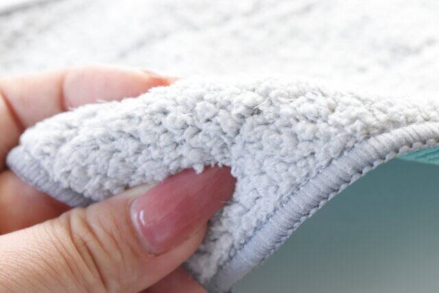 ダイソーの雑巾をよ～く見てみると…？普通のとは一味違う！1枚で2役こなす優秀お掃除グッズ