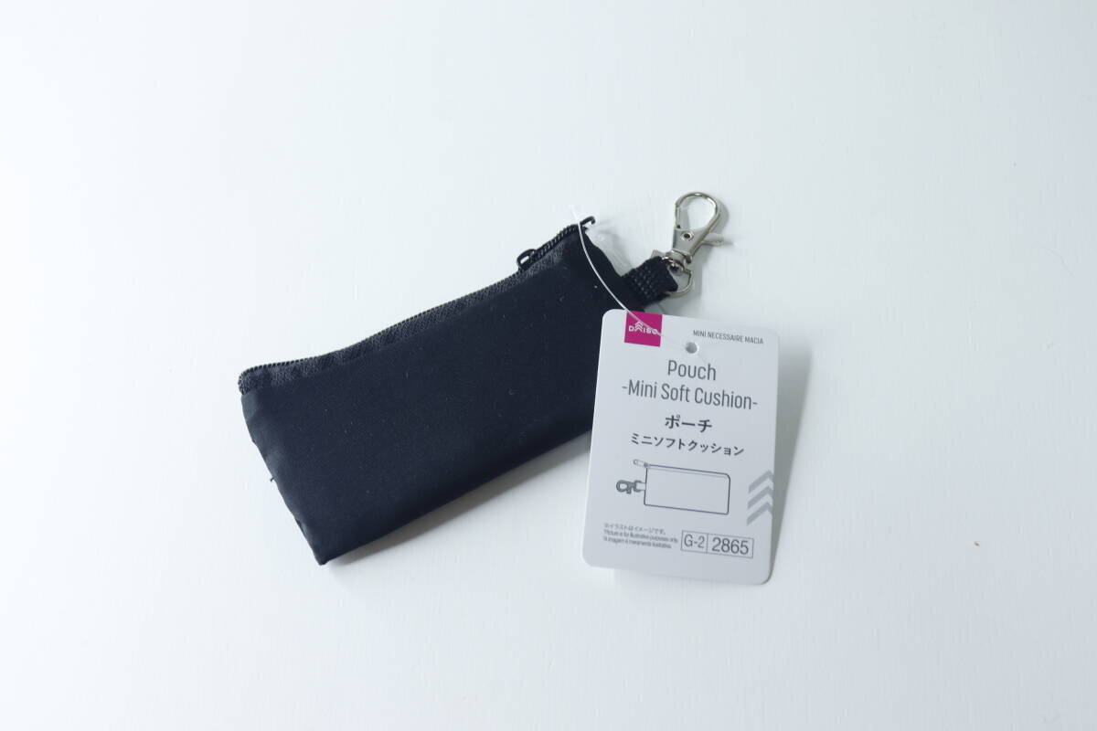100均で買ったら大当たり！「汚れたら拭けるって便利！」バッグにつけられるミニポーチ