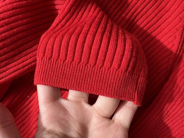 大変…ユニクロのバズりニットが千円も値下げされてる♡今が買い時高評価ニット