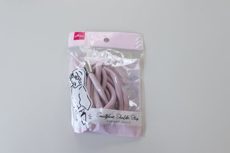 ダイソーから可愛いの出てるよ～！服に合わせて選べる♡人気のスマホ便利グッズが豊富になってた