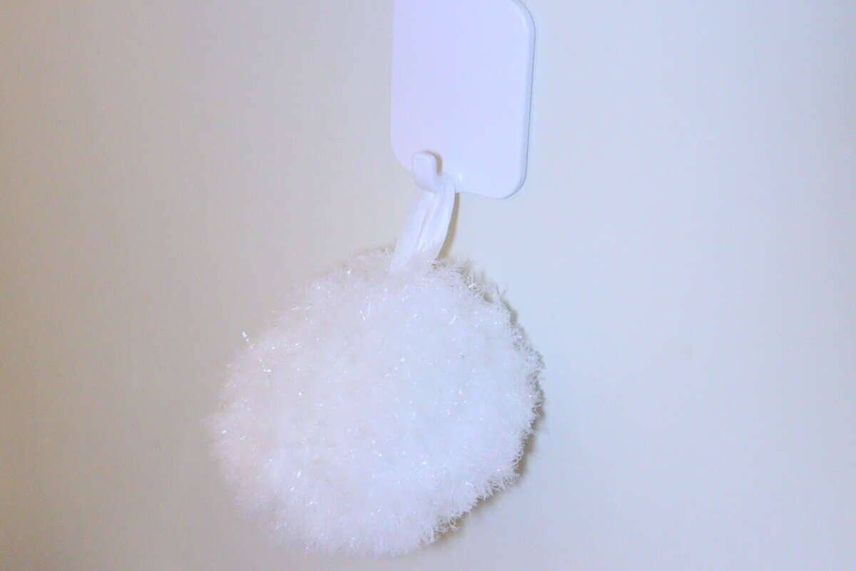 100均で何度もリピ買い！「実は使えないのが多いって知ってた？」お風呂場OKな収納グッズ