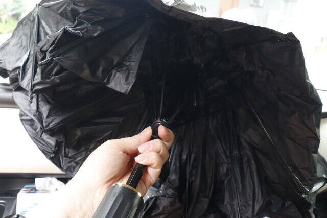 ダイソーで今大バズリ中！傘みたいな形でほんの数秒で着脱できる♡夏の必須アイテム