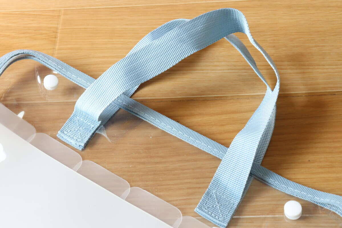 100均で珍しいタイプを発見！「バッグ感覚で使えて便利！」書類整理が捗るファイル