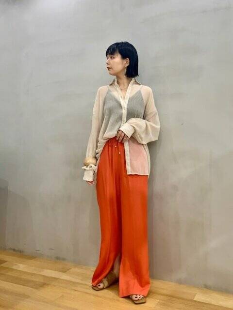 夏は「カラーパンツ」が映える！はくだけで即こなれ感♡大人女子のカラーパンツコーデ