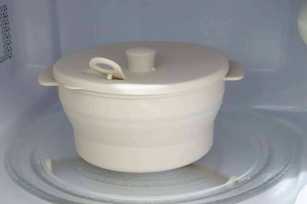 「想像以上にたっぷり入る！」「収納にも困らない！」100均のキッチン便利グッズ