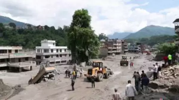 ネパール大規模土石流　道路や橋寸断で救助難航　死者550人超、日本人家族含む2400人超が不明　生存率の壁「72時間」迫る