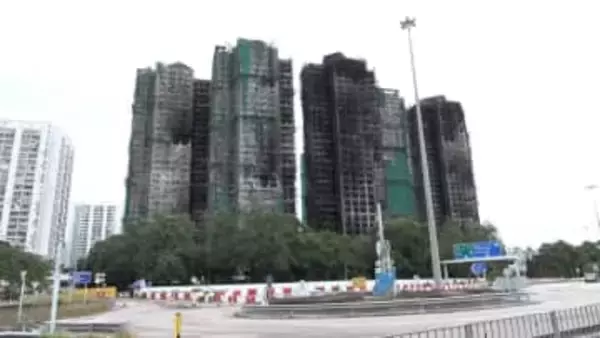 家賃とローンの支払い抱え…香港の高層住宅火災1カ月、自宅失った被災者は新たな危機直面