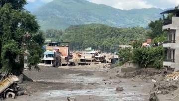 ネパール中部で洪水　55人死亡　観光客約380人行方不明