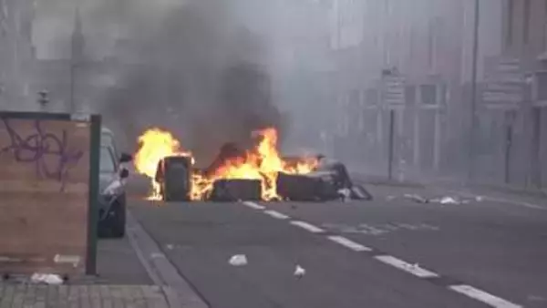 フランスで高校生デモ拡大　教員不足や学校老朽化に抗議　一部で警察と衝突