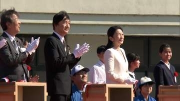 秋篠宮ご夫妻　国の特別天然記念物トキを放鳥　復興のシンボルとして希望をもたらすことを願う