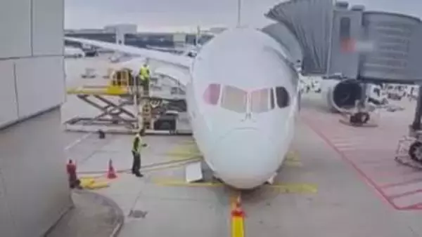 出発待ちの航空機、前輪が突然折れるトラブル　乗務員ら数人が負傷　ドイツ・フランクフルト空港