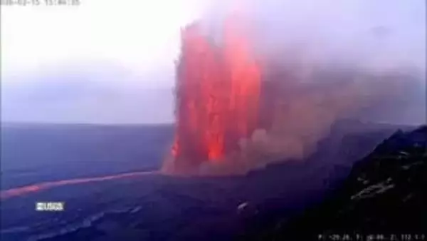 ハワイ・キラウエア火山が噴火し溶岩400メートル吹き上がる…噴煙1万メートル超　42回目噴火で住宅被害確認されず