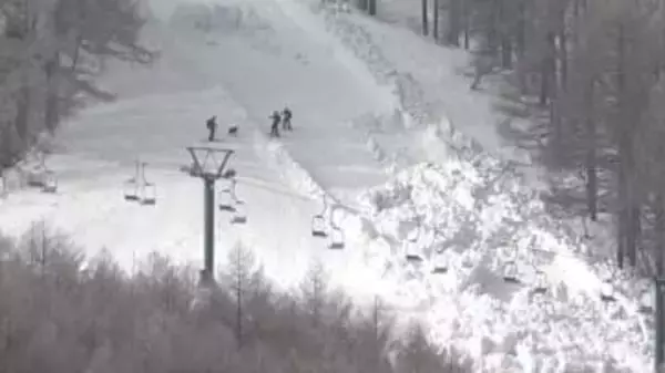 スキー場で雪崩…14歳含む5人巻き込まれ4人けが　最大で幅185ｍ、長さ600ｍ　前兆ないまま「全層雪崩」　圧雪していない上級者用の急斜面で発生　長野と新潟にまたがる斑尾高原スキー場