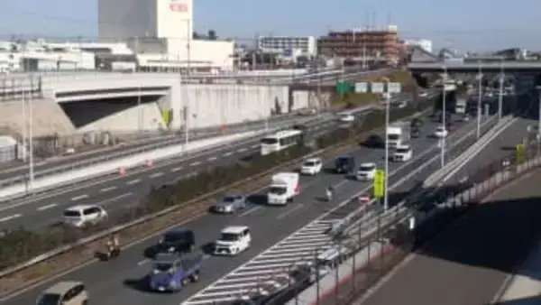 【帰省ラッシュ】東名高速下りは海老名SA先頭に21km渋滞…30日まで下りピーク　新幹線「のぞみ」ほぼ満席・空の便も混雑続く
