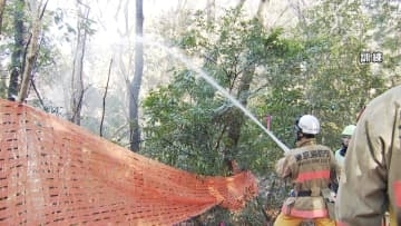 相次ぐ山林火災受け大規模訓練　400人態勢で消火手順確認
