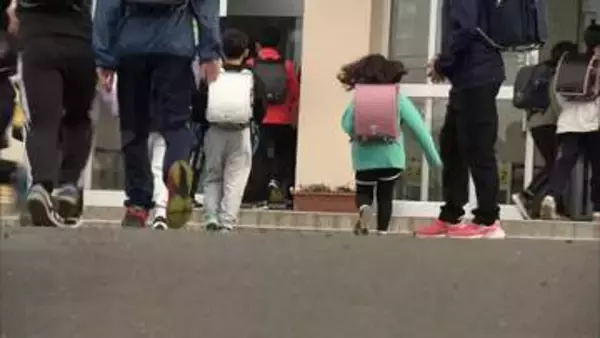 給食センター地震被害で災害用レトルトカレー提供　「ちょっと冷たいけどおいしい」　八戸市内で小中学校の授業再開