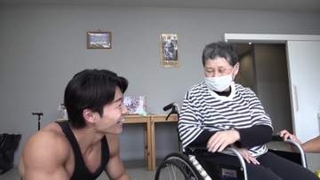「筋トレも仕事」マッチョ介護士が介護業界の人手不足に挑む　利用者もトレーニングを始め明るく活発に