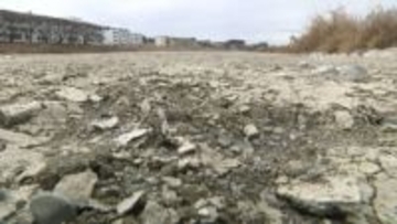 「30年に一度」の深刻な雨不足で1級河川も“干上がり”　小河内ダムは水位が下がり“幻の村”の一部が出現