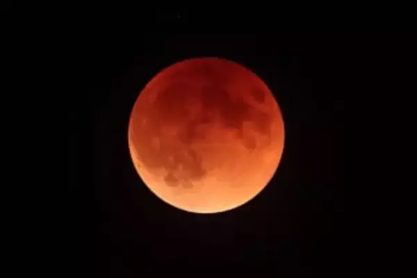 ひな祭りの夜を彩る天体ショー　全国で皆既月食　赤銅色の月を見られる時間は？皆既月食の仕組みも解説