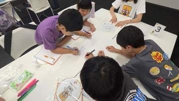 「紫ならブドウ味？」子どもたちが“無意識の思い込み”学ぶ体験イベント　「自分の可能性を広げて」東京で開催