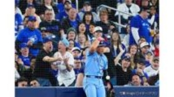 ブルージェイズ・岡本和真が攻守でチームをもり立て連敗脱出に貢献　ファウルボールを追って頭に直撃する場面も
