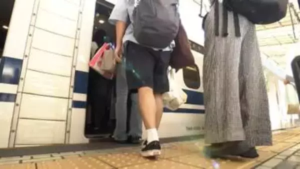 お盆の帰省ラッシュ始まる　羽田空港や東京駅で混雑ピーク　新幹線「のぞみ」は下りほぼ満席