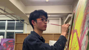 “揺れ動く感性”をキャンバスに　秋田の高校生アーティストの挑戦　国展入選とクリエイティブコンテスト金賞に輝いたアート表現の進化と“家族”という新テーマ