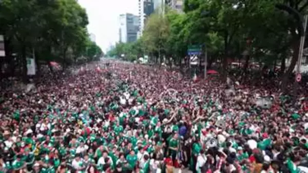 地元開催メキシコ代表40年ぶり決勝T勝利で熱狂　ファン殺到し4人死亡　市内の試合中継会場などに約140万人集結か　メキシコシティ