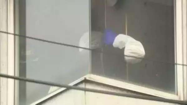 交際相手を金づちで殴り殺害か　33歳男を逮捕　被害者の頭に何度も殴られた痕、手や腕に複数の傷