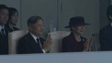 両陛下が文化の祭典「よさこい高知文化祭」開会式出席　ボルドーの秋らしい装い　「よさこい鳴子踊り」などのステージに拍手送られる