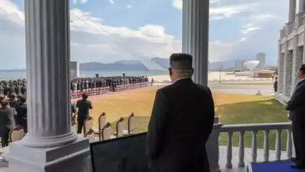 北朝鮮が600ミリ多連装ロケット砲を一斉発射　金正恩総書記が娘らと視察　韓国情報機関は前方配備の可能性を注視